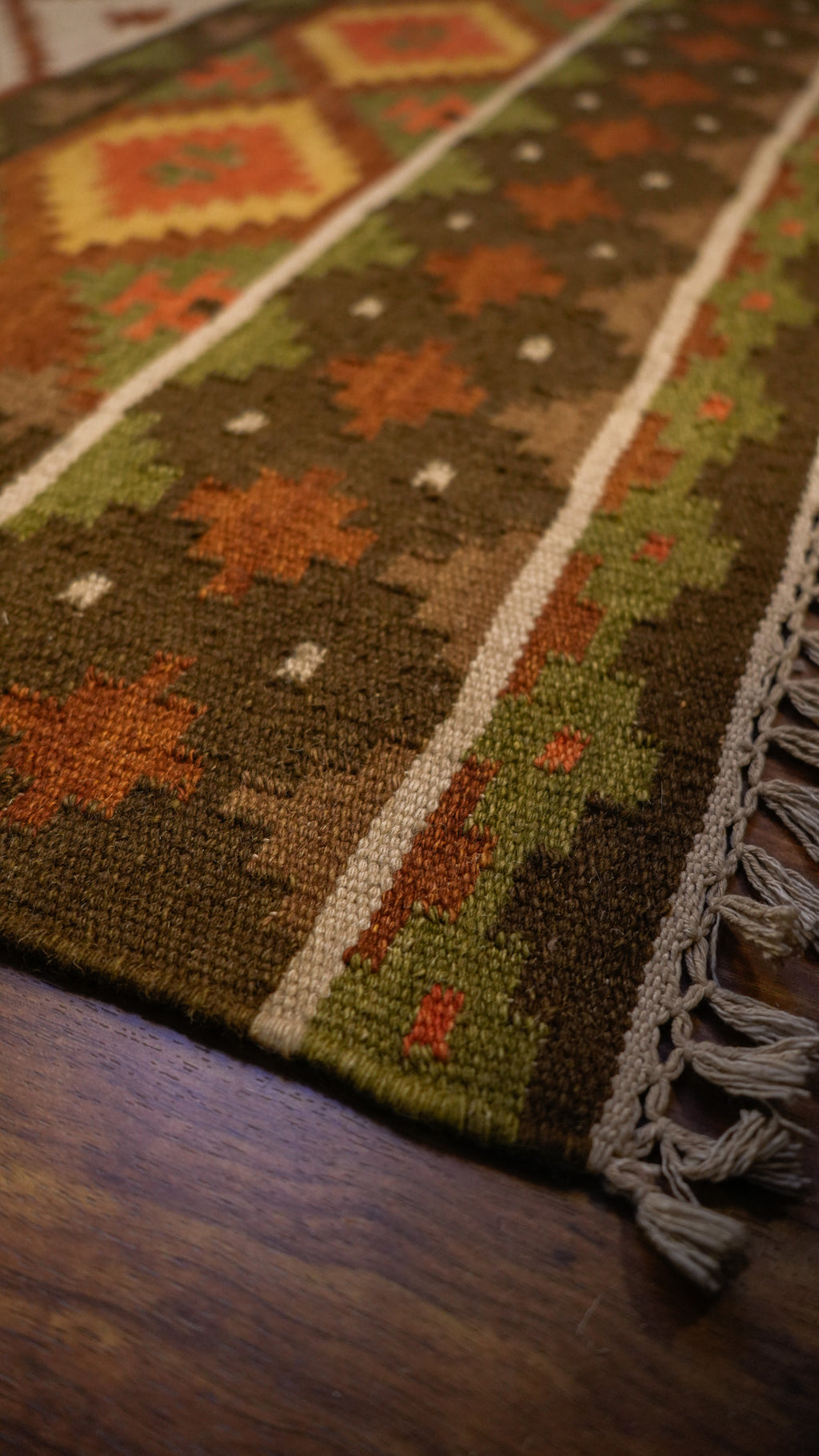 Saffron Weave Hand-Woven Woolen Kilim Rug