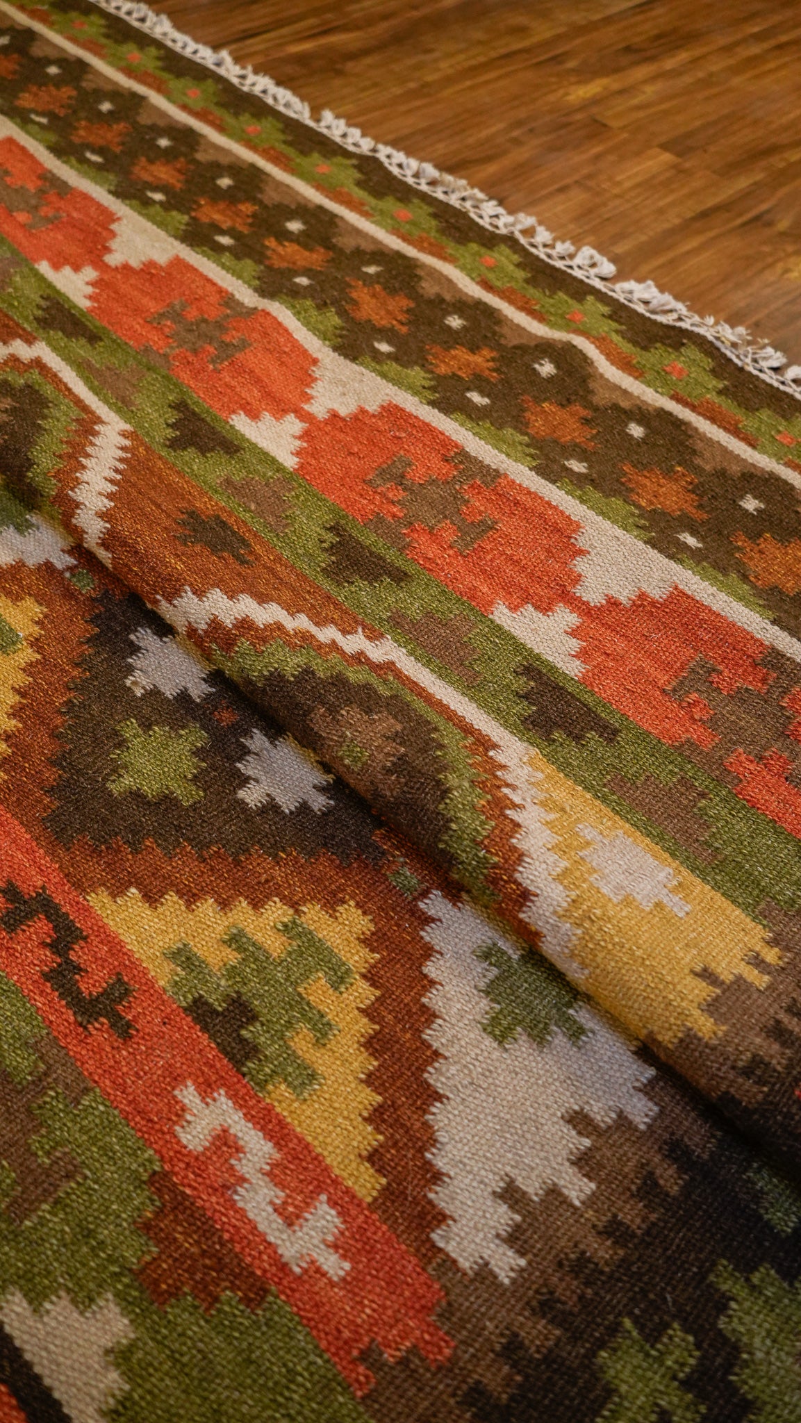 Saffron Weave Hand-Woven Woolen Kilim Rug
