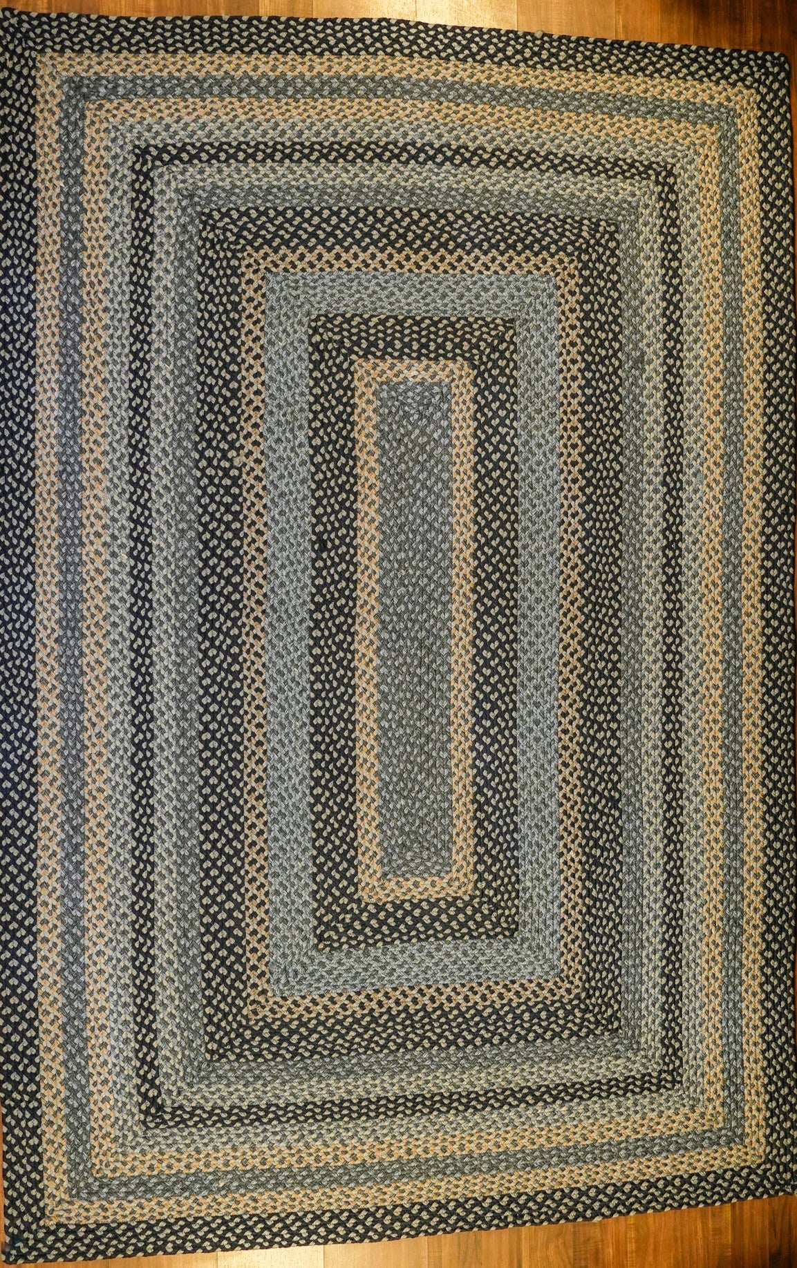 Braided Elegance Hand-Woven Polypropylene Indoor-Outdoor Rug