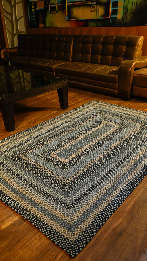 Braided Elegance Hand-Woven Polypropylene Indoor-Outdoor Rug