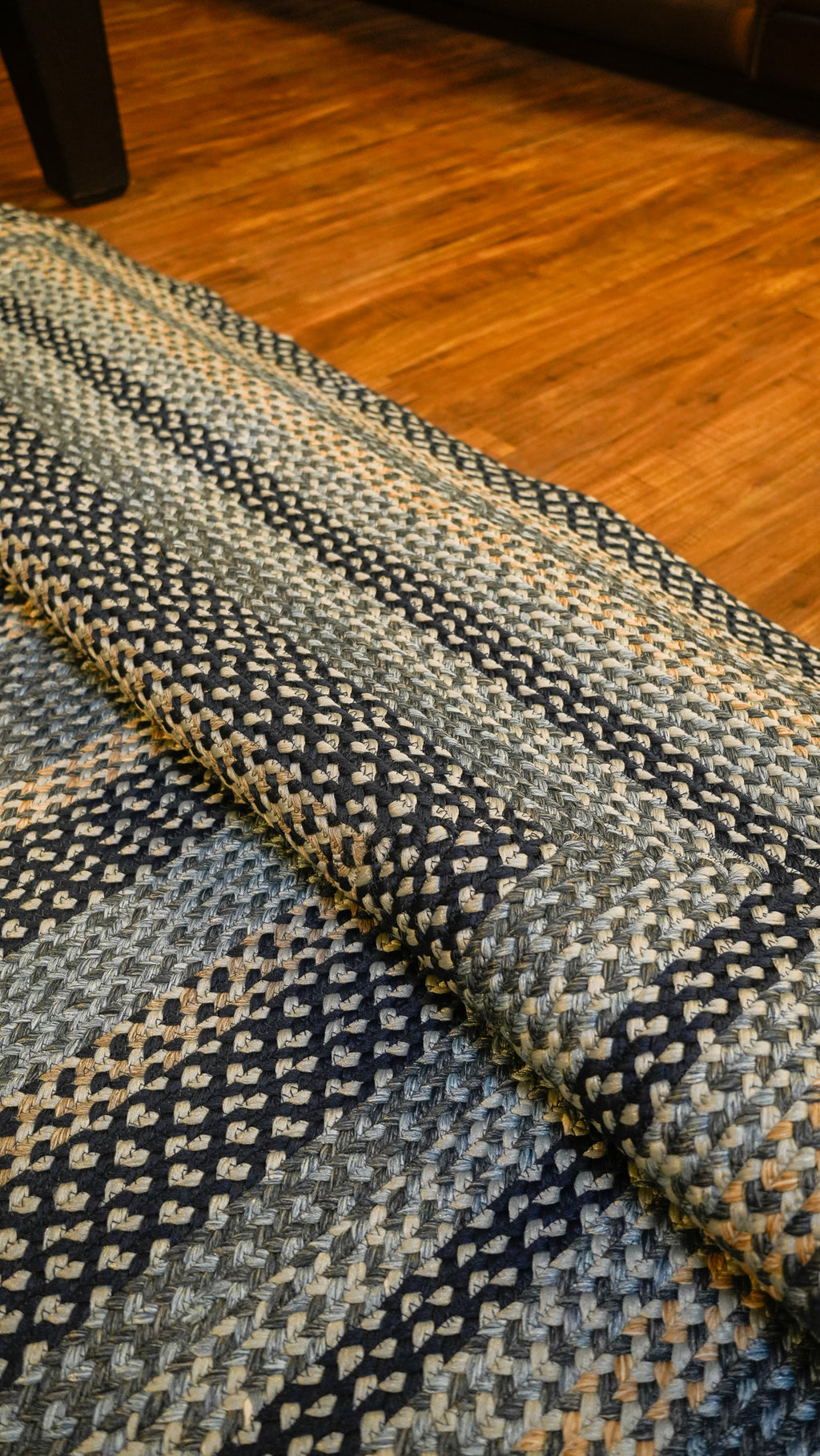 Braided Elegance Hand-Woven Polypropylene Indoor-Outdoor Rug