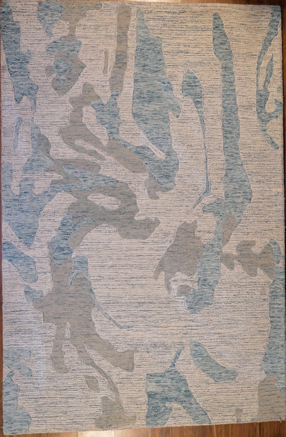 Misty Waves Hand-Tufted Woolen Carpet