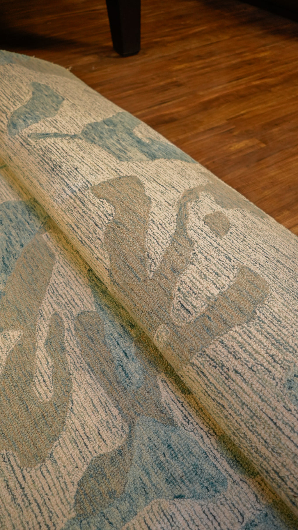 Misty Waves Hand-Tufted Woolen Carpet