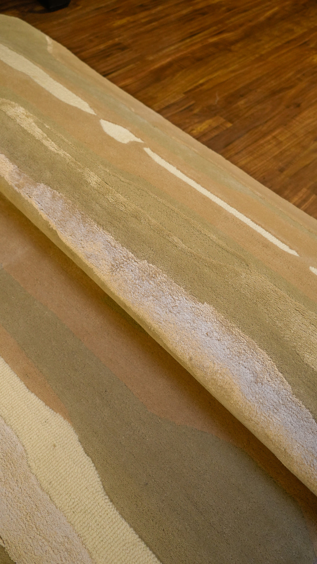 Desert Mirage Hand-Tufted Wool & Viscose Carpet