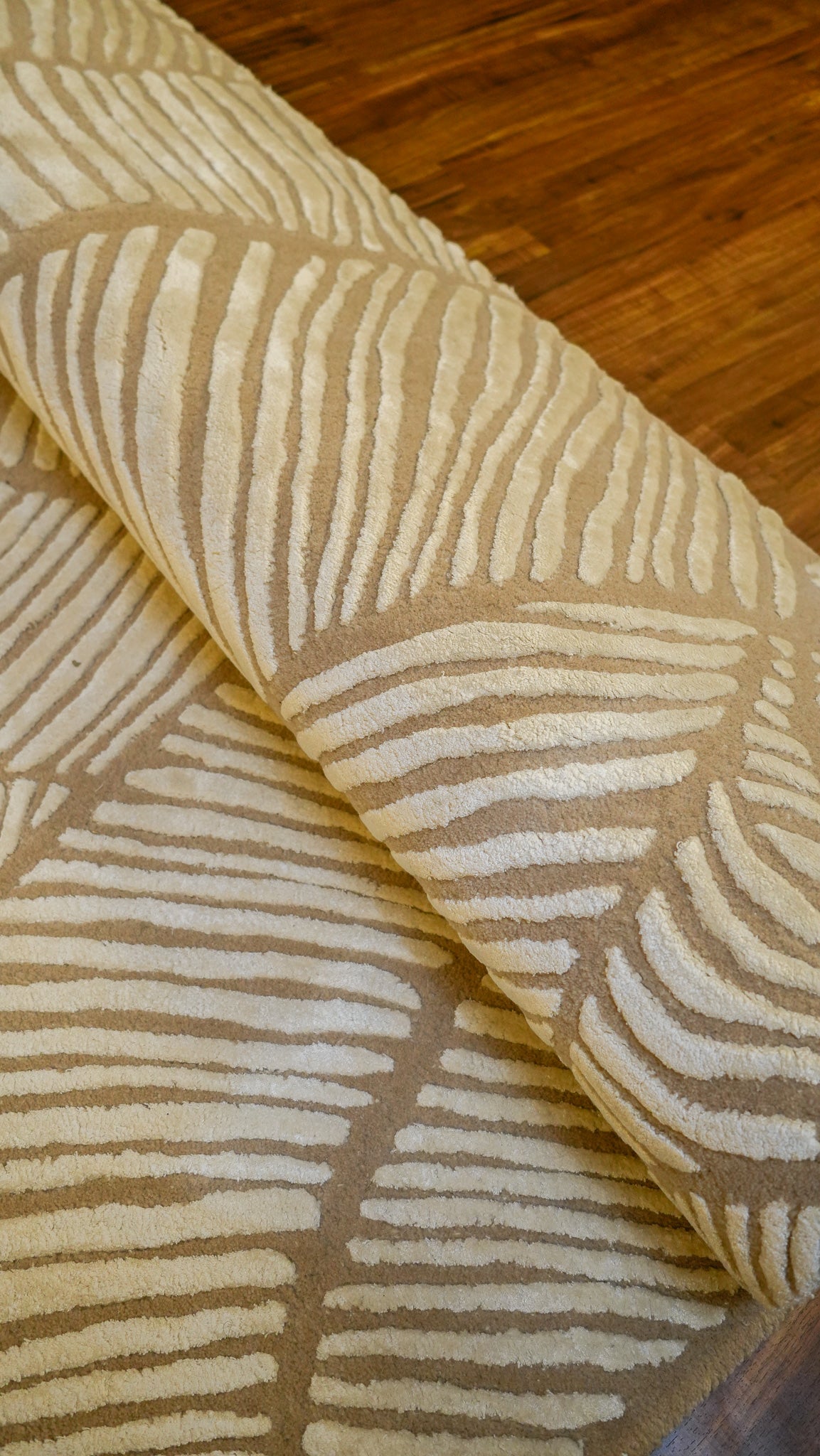 Golden Grove Hand-Tufted Wool & Viscose Carpet