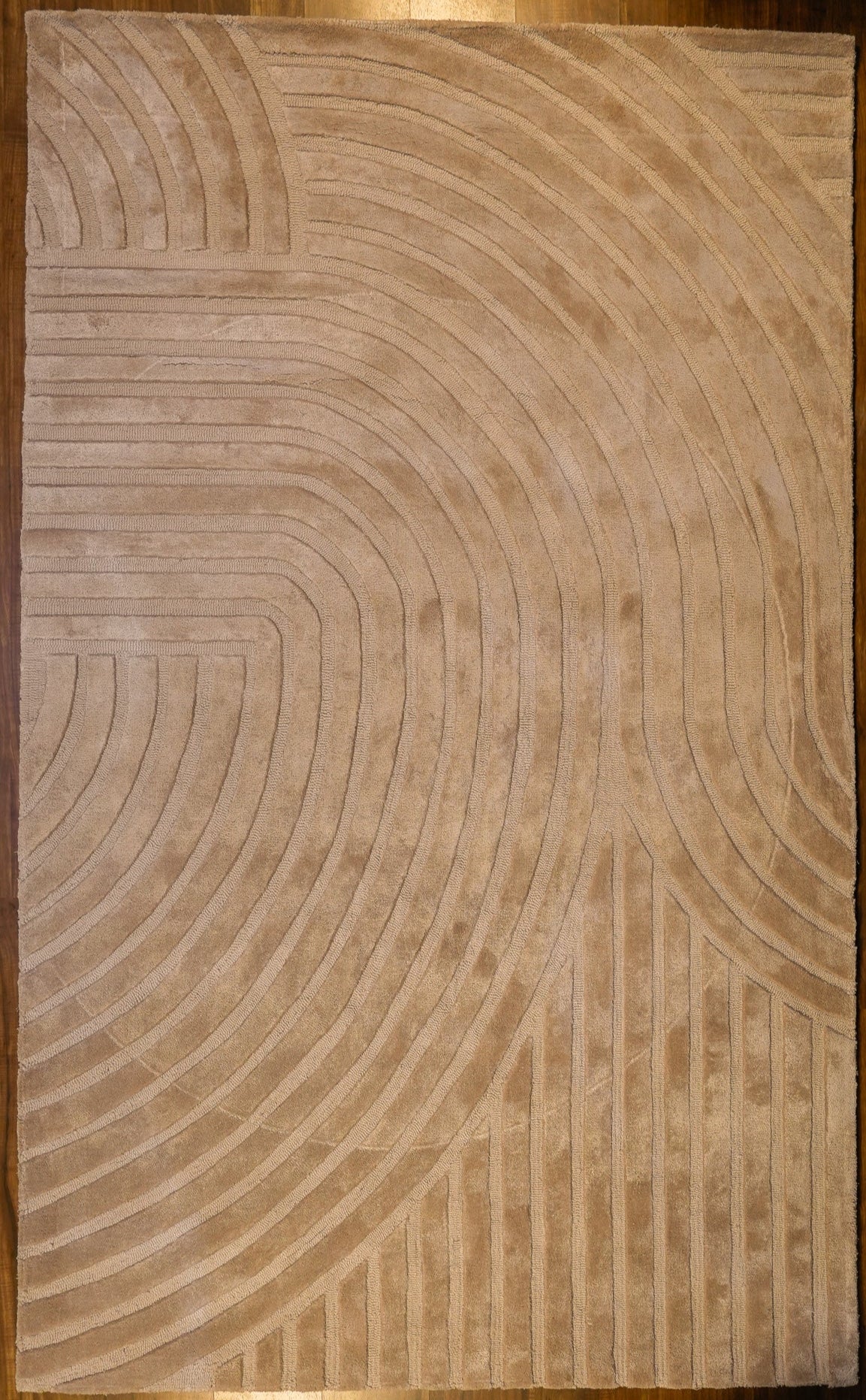 Curved Elegance Hand-Tufted Wool & Viscose Carpet