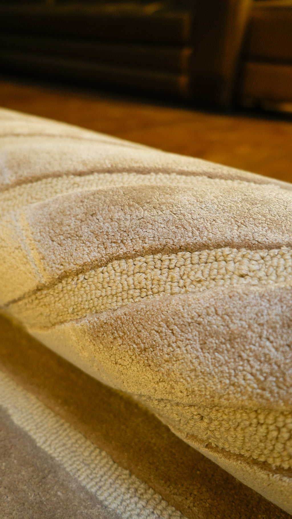 Curved Elegance Hand-Tufted Wool & Viscose Carpet