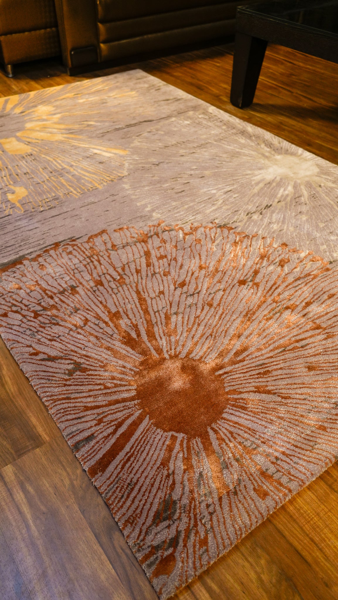 Sunburst Elegance Hand-Tufted Wool & Viscose Carpet