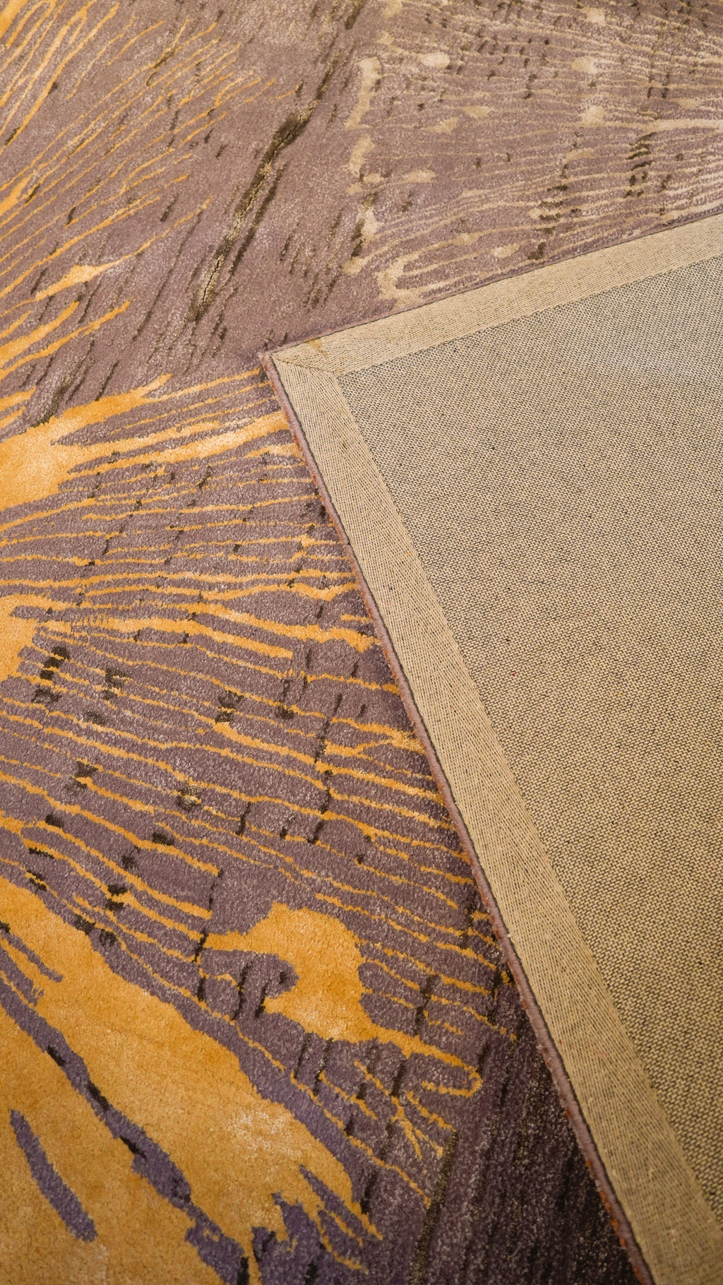 Sunburst Elegance Hand-Tufted Wool & Viscose Carpet