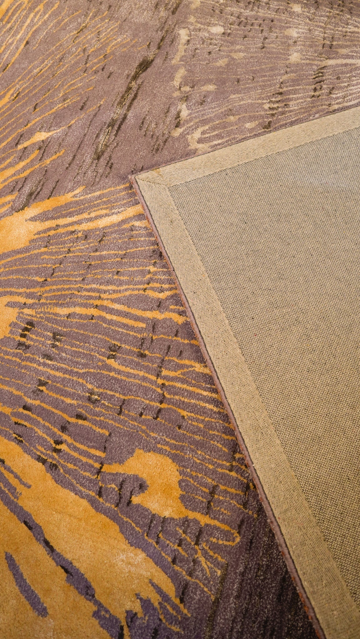 Sunburst Elegance Hand-Tufted Wool & Viscose Carpet