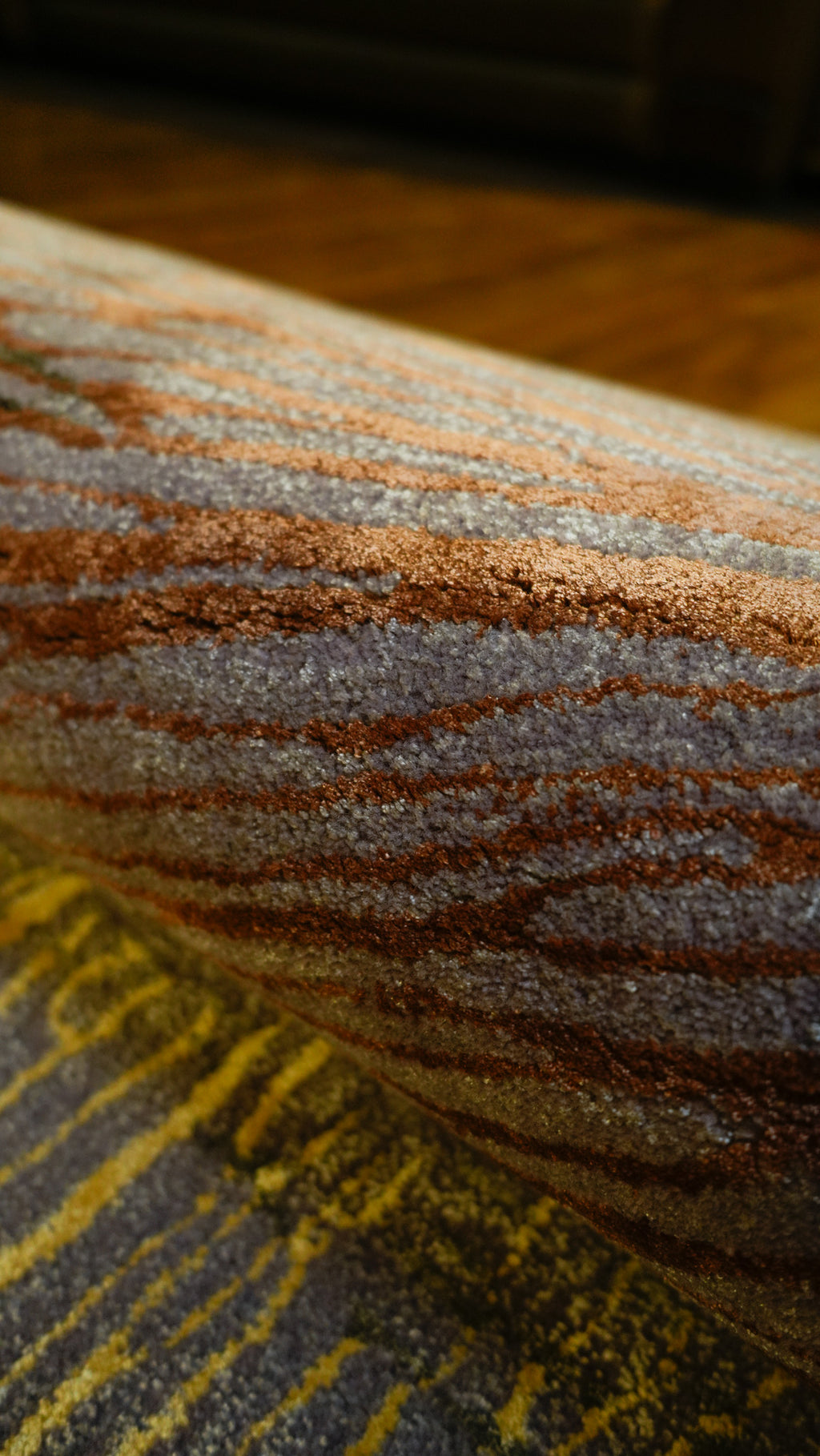 Sunburst Elegance Hand-Tufted Wool & Viscose Carpet