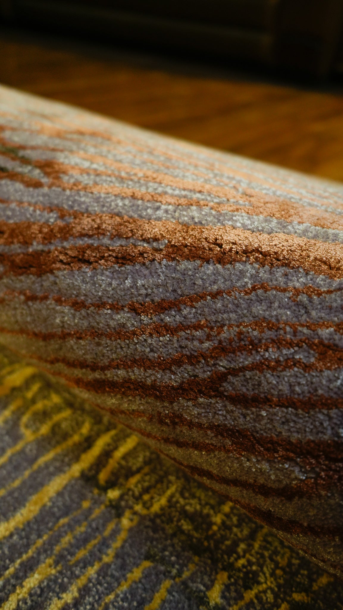 Sunburst Elegance Hand-Tufted Wool & Viscose Carpet