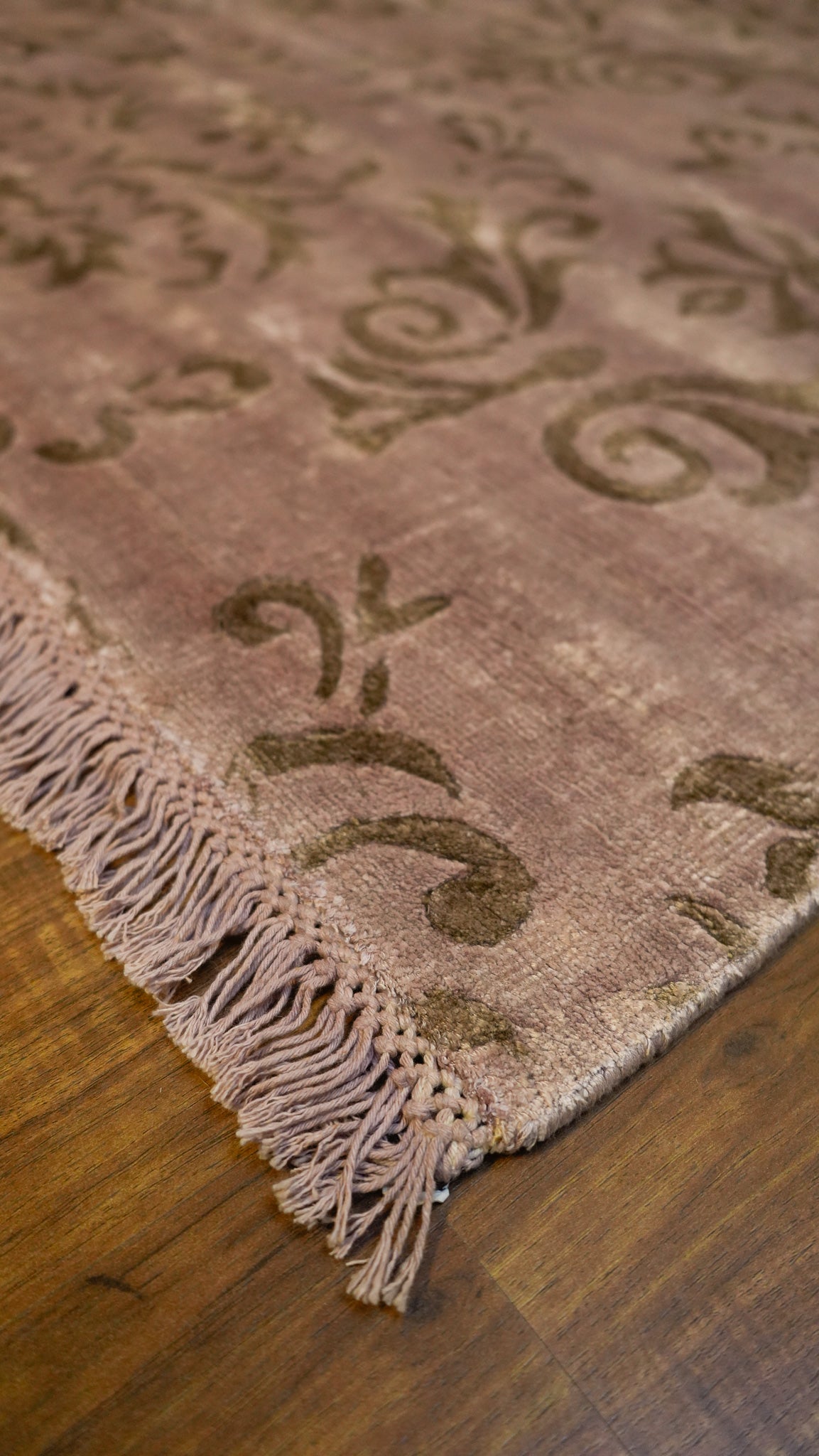 Vintage Grace Hand Loom Viscose Carpet