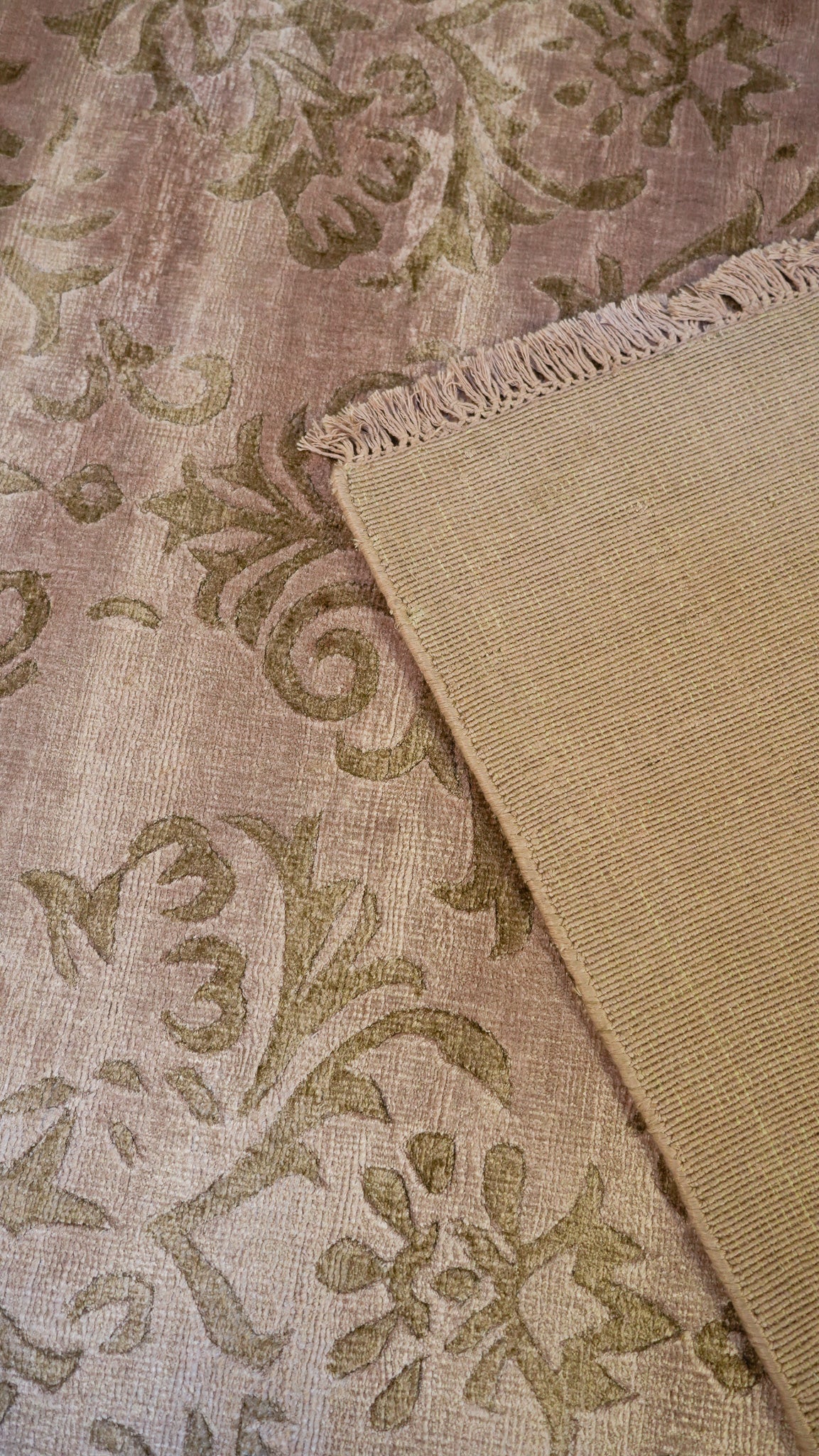 Vintage Grace Hand Loom Viscose Carpet